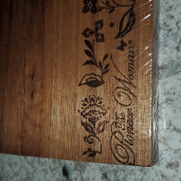 The Pioneer Woman Kitchen Pioneer Woman Wood Cutting Board Poshmark